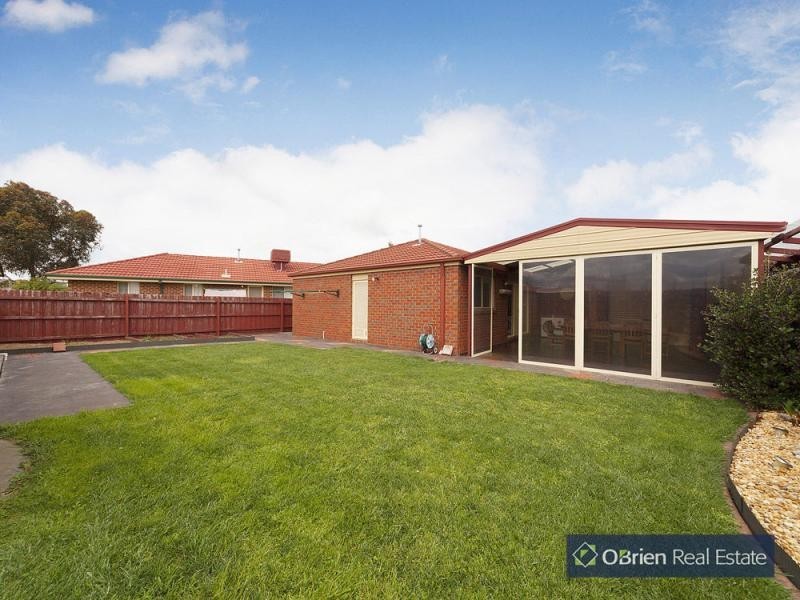 48 Bellbrae Crescent, Cranbourne West VIC 3977