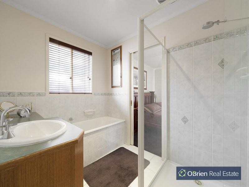 48 Bellbrae Crescent, Cranbourne West VIC 3977