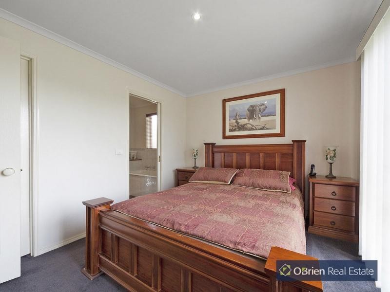 48 Bellbrae Crescent, Cranbourne West VIC 3977