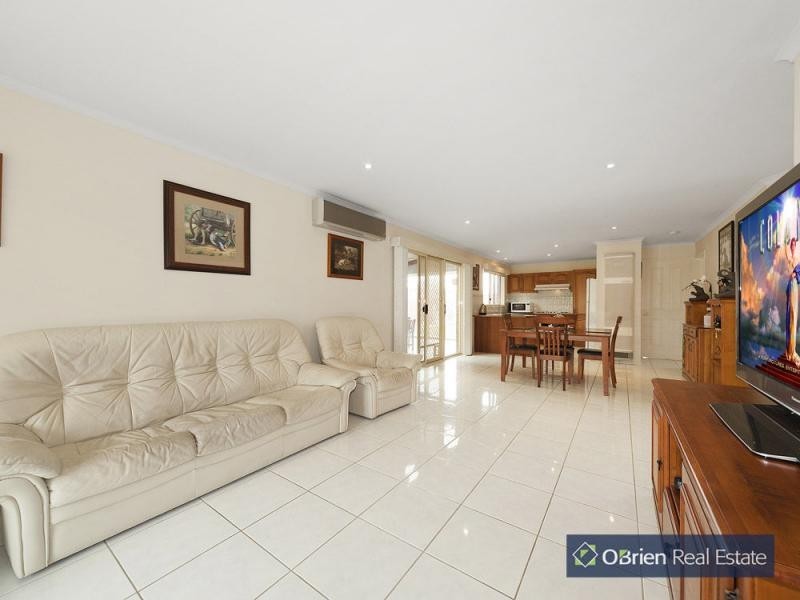 48 Bellbrae Crescent, Cranbourne West VIC 3977