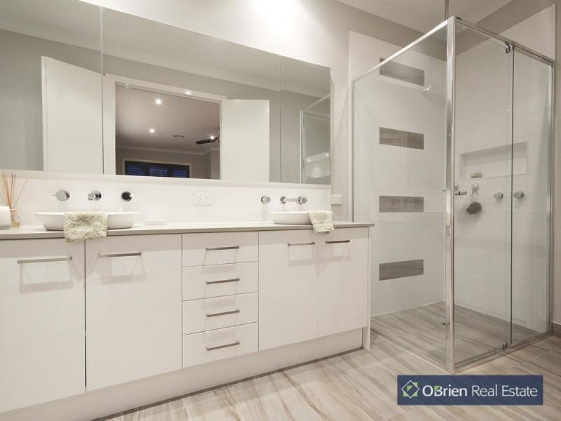 68 Arena Parade, Officer VIC 3809