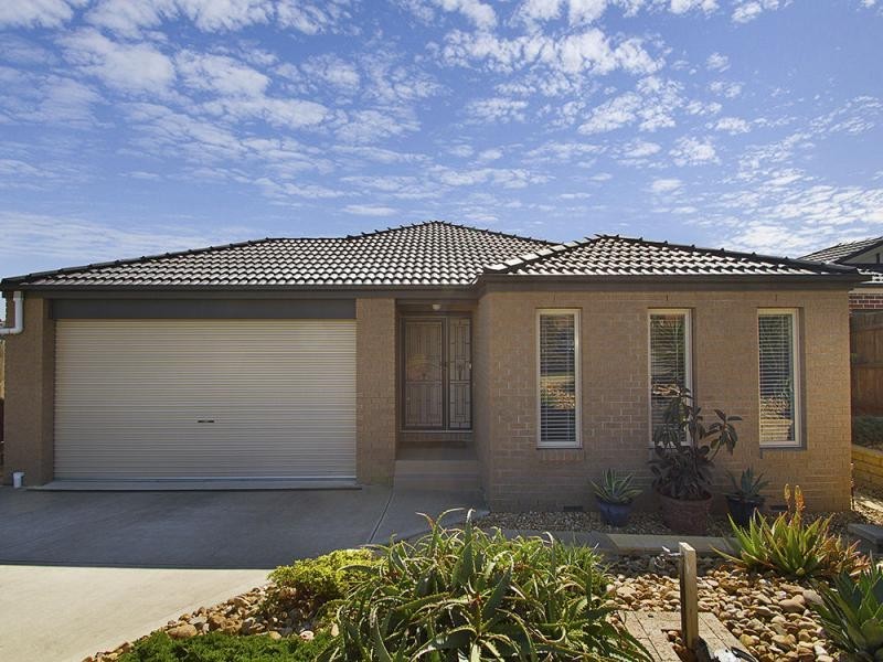16 Yellow Gum Drive, Pakenham VIC 3810