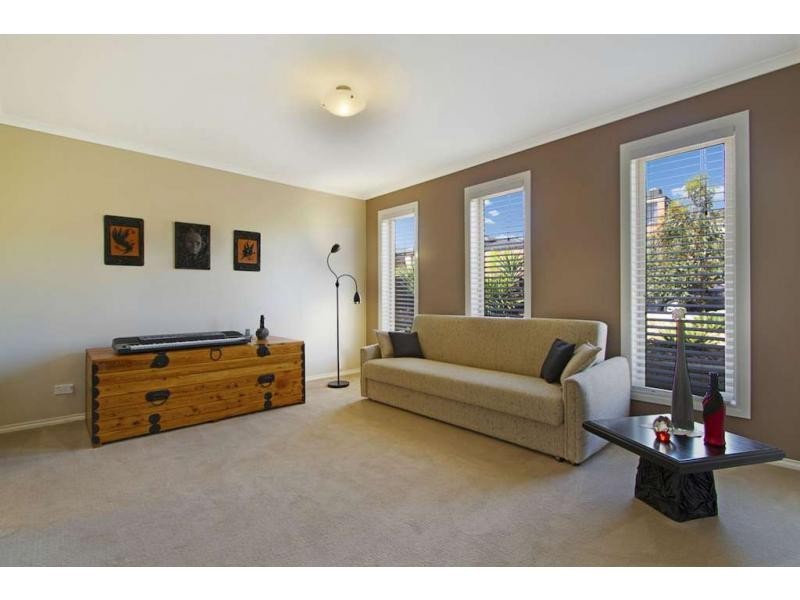 16 Yellow Gum Drive, Pakenham VIC 3810