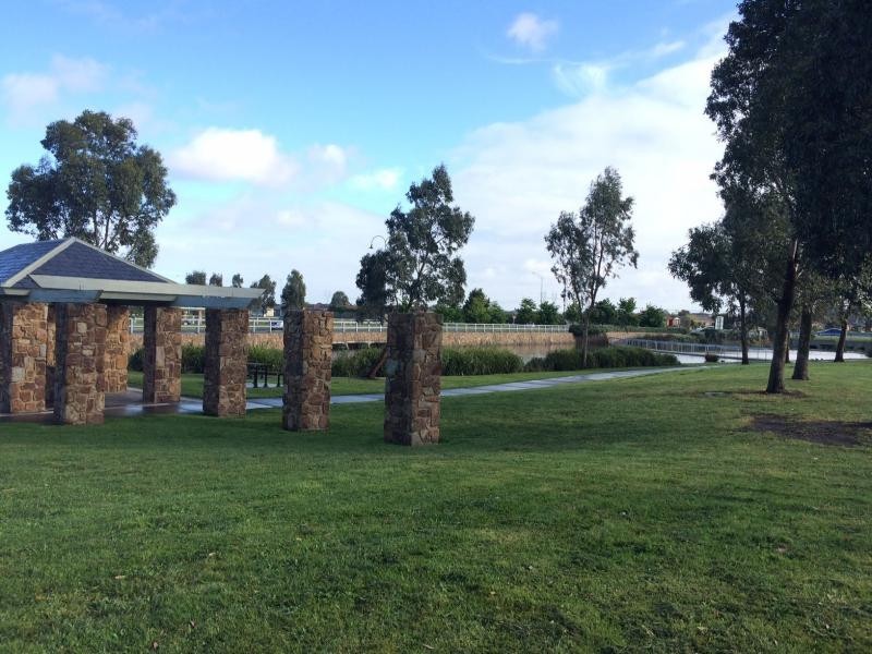 23 Stately Drive, Cranbourne VIC 3977