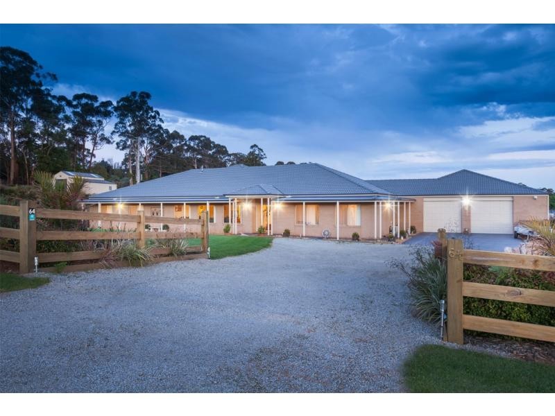 64 Kamanari Court, Drouin VIC 3818