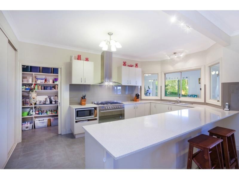 64 Kamanari Court, Drouin VIC 3818