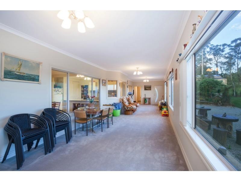 64 Kamanari Court, Drouin VIC 3818