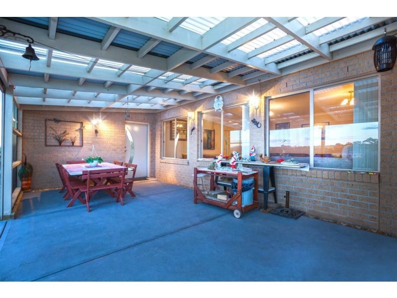 64 Kamanari Court, Drouin VIC 3818