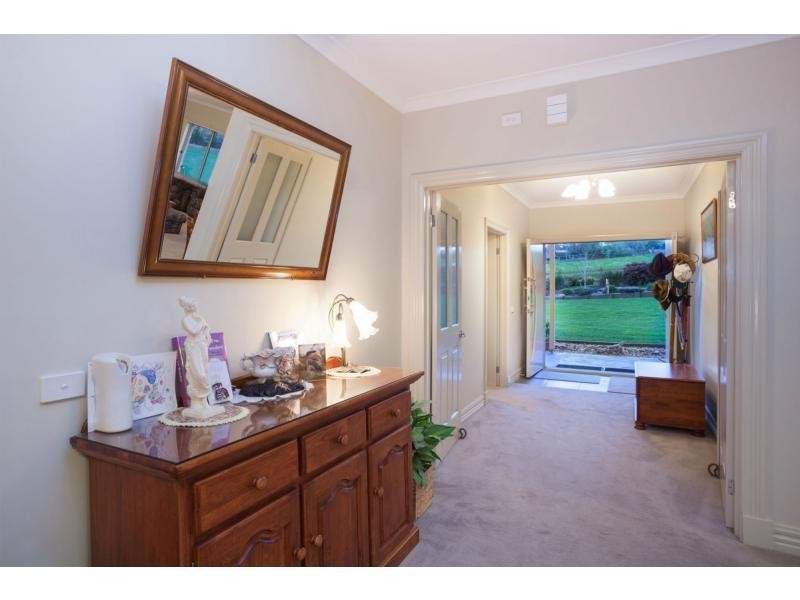 64 Kamanari Court, Drouin VIC 3818