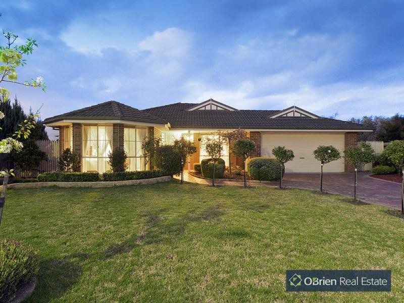 8 Jenny Court, Cranbourne North VIC 3977