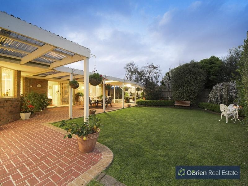 8 Jenny Court, Cranbourne North VIC 3977