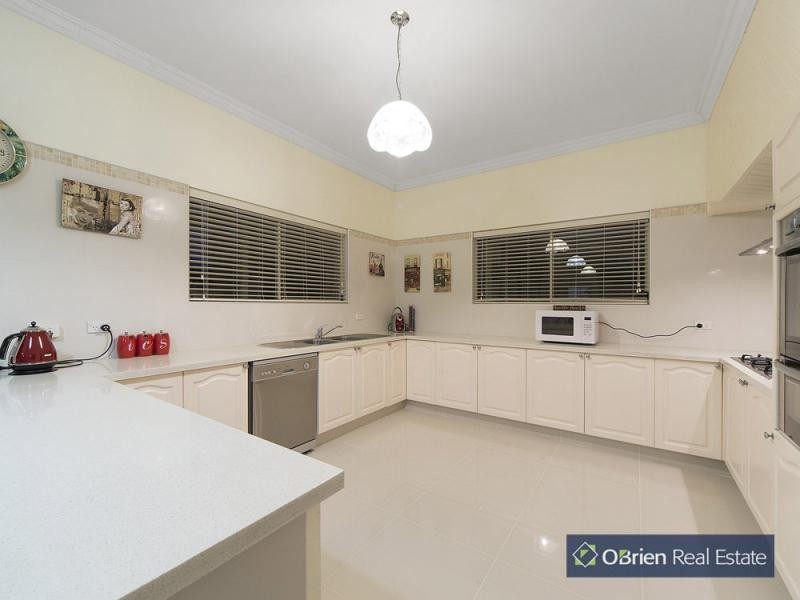 18 Crawley Road, Narre Warren North VIC 3804