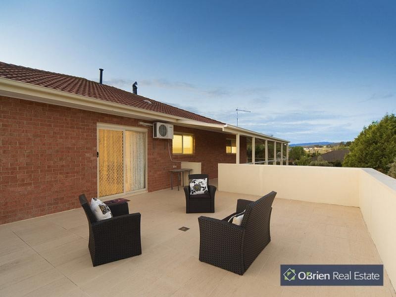 18 Crawley Road, Narre Warren North VIC 3804