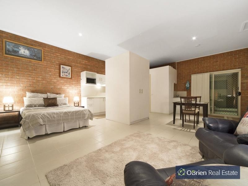 18 Crawley Road, Narre Warren North VIC 3804