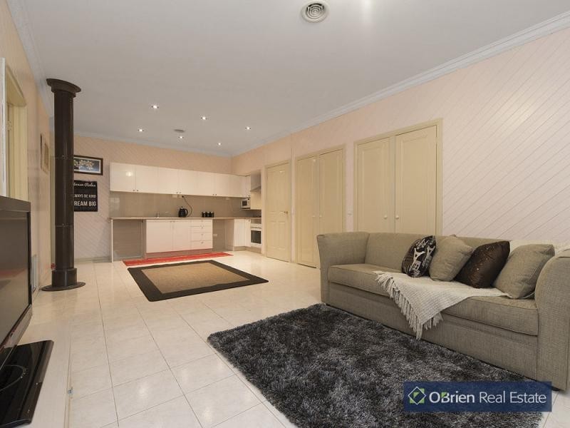 18 Crawley Road, Narre Warren North VIC 3804