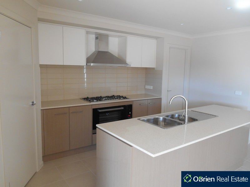 12 Cloverbank Drive, Cranbourne East VIC 3977