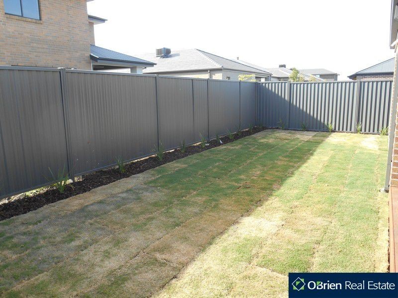 12 Cloverbank Drive, Cranbourne East VIC 3977