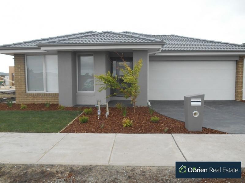 3 Scullin Street, Cranbourne East VIC 3977