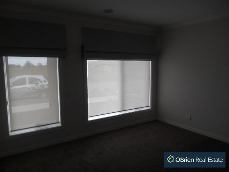 3 Scullin Street, Cranbourne East VIC 3977