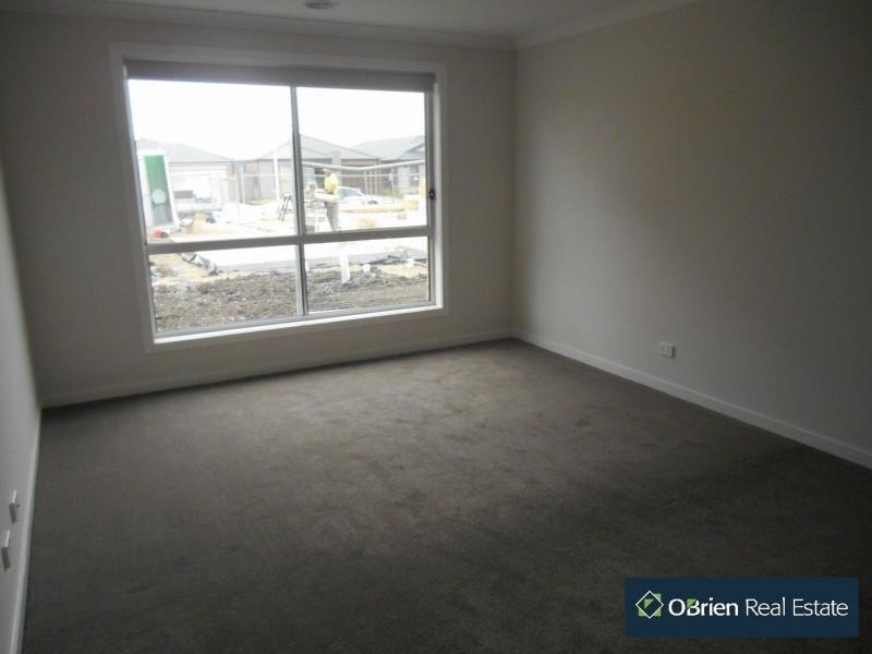 3 Scullin Street, Cranbourne East VIC 3977