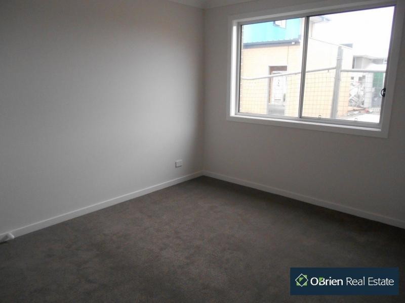 3 Scullin Street, Cranbourne East VIC 3977