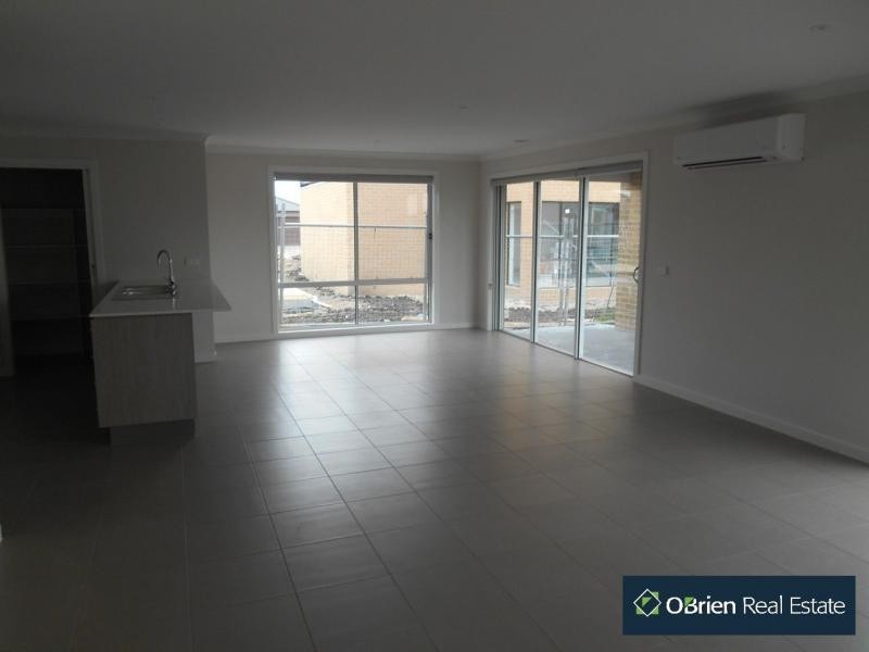 3 Scullin Street, Cranbourne East VIC 3977