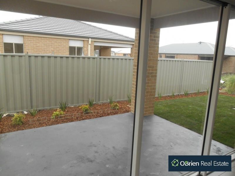 3 Scullin Street, Cranbourne East VIC 3977