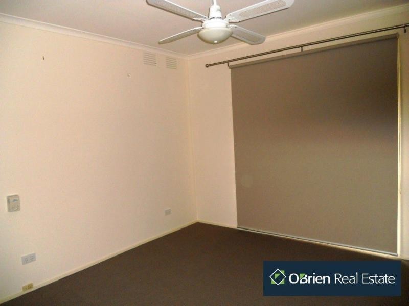 8 Hutchins Avenue, Endeavour Hills VIC 3802