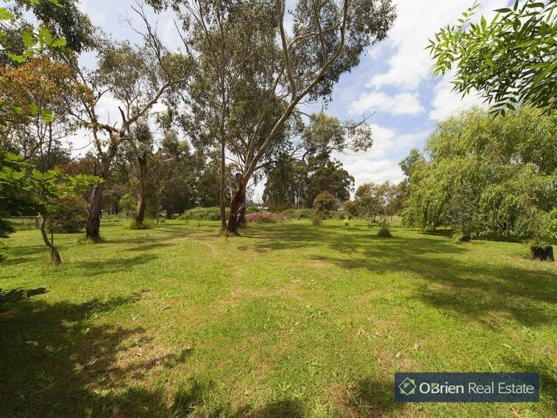 32 Mayfield Road, Cranbourne East VIC 3977