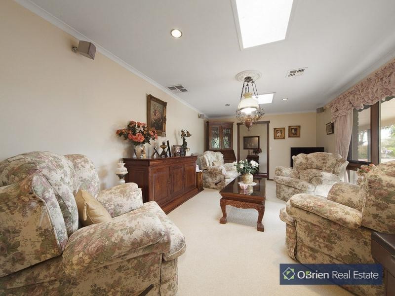 32 Mayfield Road, Cranbourne East VIC 3977