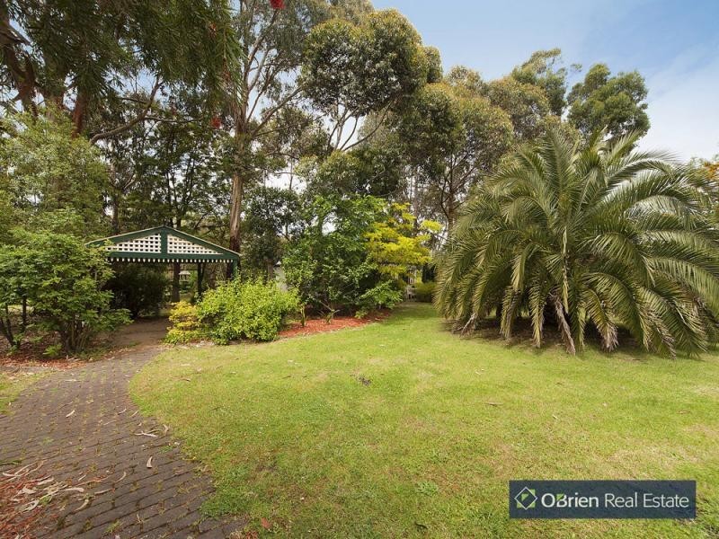 32 Mayfield Road, Cranbourne East VIC 3977