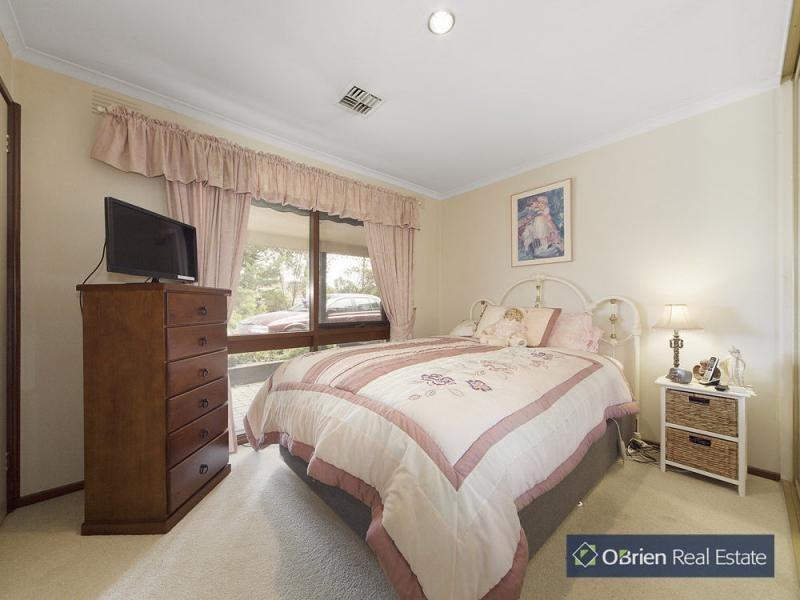 32 Mayfield Road, Cranbourne East VIC 3977
