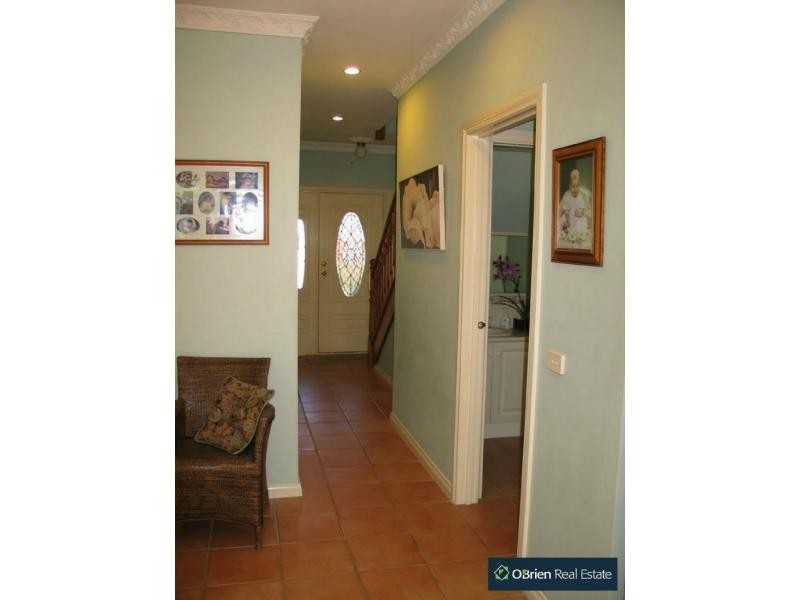 5/40 Warrawong Drive, Berwick VIC 3806