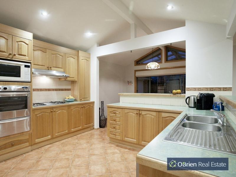 10 Sinatra Way, Cranbourne East VIC 3977