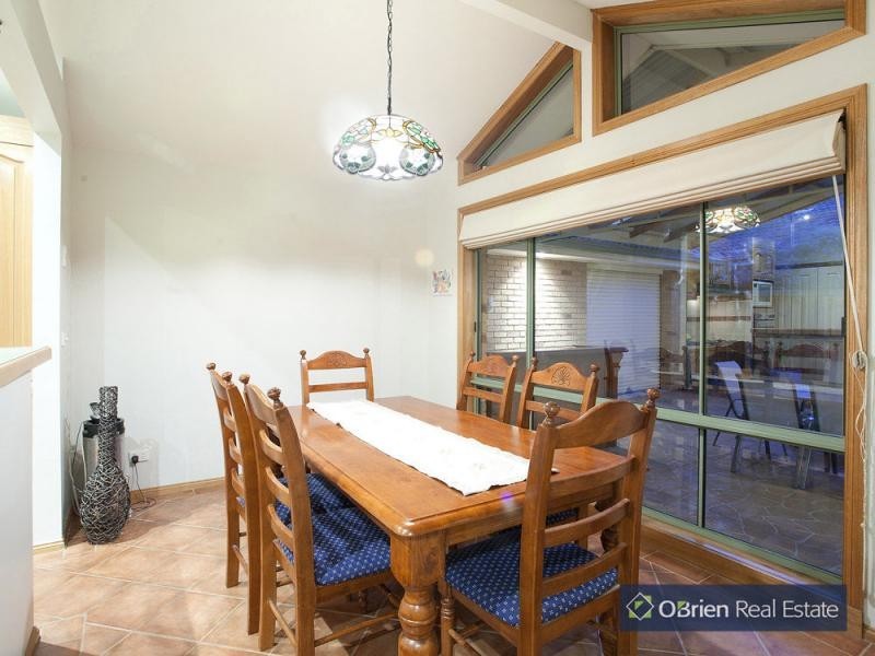 10 Sinatra Way, Cranbourne East VIC 3977