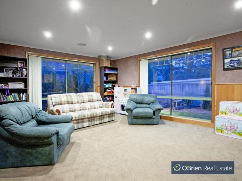 10 Sinatra Way, Cranbourne East VIC 3977