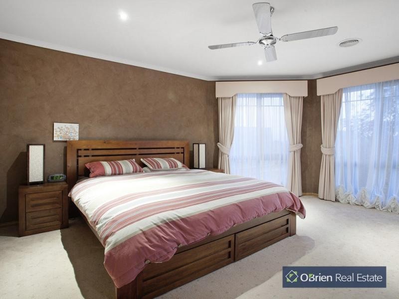 10 Sinatra Way, Cranbourne East VIC 3977