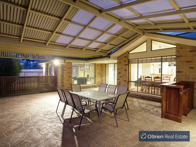10 Sinatra Way, Cranbourne East VIC 3977