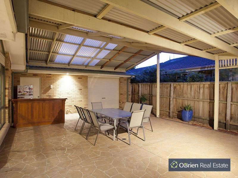 10 Sinatra Way, Cranbourne East VIC 3977