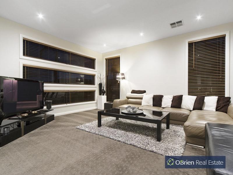 12 Cormorant Parade, Pakenham VIC 3810