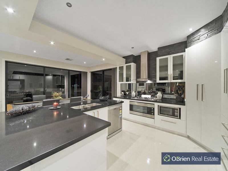 12 Cormorant Parade, Pakenham VIC 3810