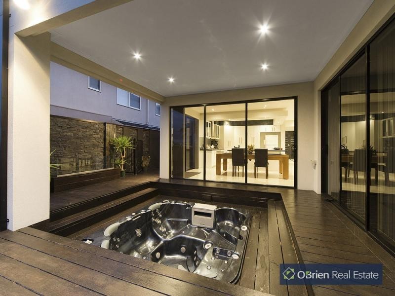 12 Cormorant Parade, Pakenham VIC 3810