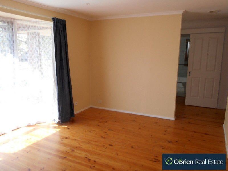 6 Beckington Crescent, Hampton Park VIC 3976