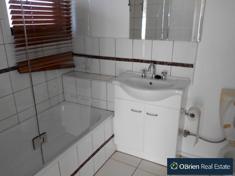 6 Beckington Crescent, Hampton Park VIC 3976