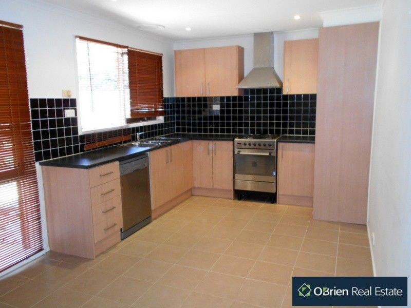 6 Beckington Crescent, Hampton Park VIC 3976