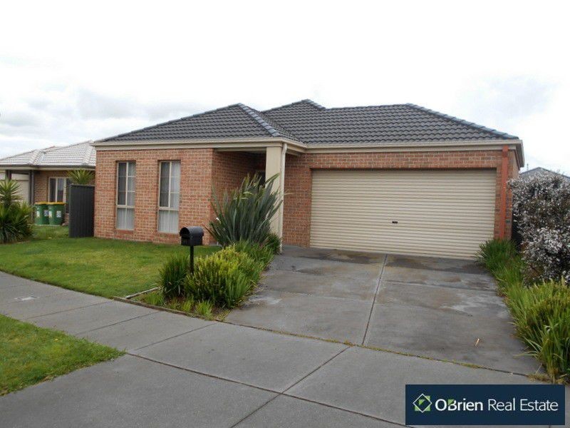 23 Everly Circuit, Pakenham VIC 3810