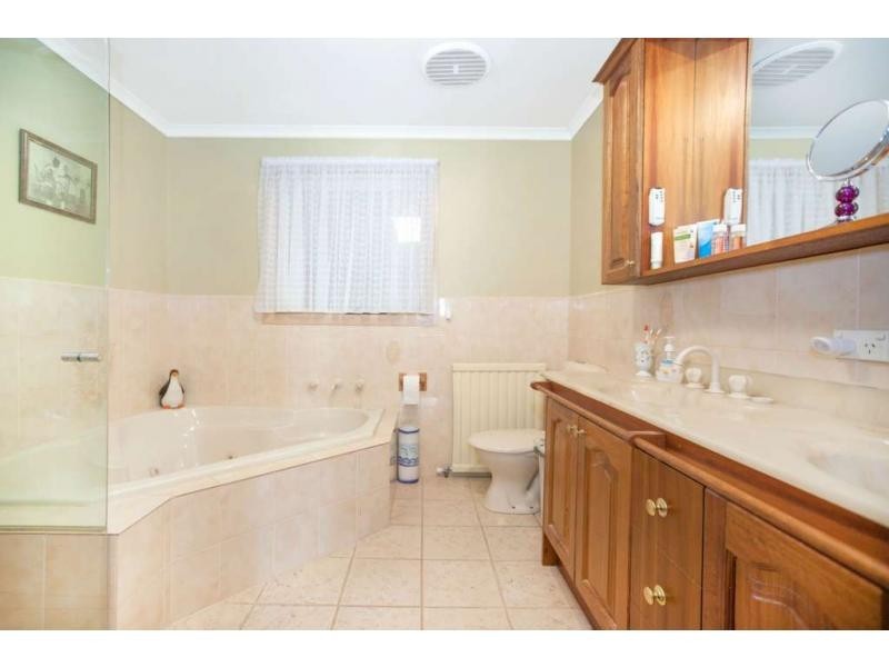 13 Kevin Close, Beaconsfield VIC 3807