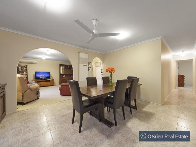 8 Montrose Court, Endeavour Hills VIC 3802