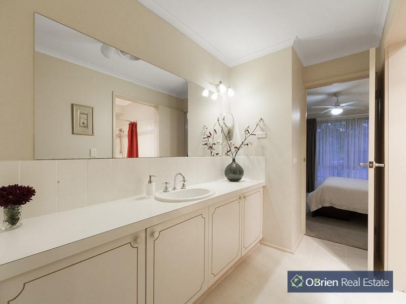 8 Montrose Court, Endeavour Hills VIC 3802