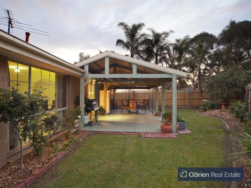 8 Montrose Court, Endeavour Hills VIC 3802